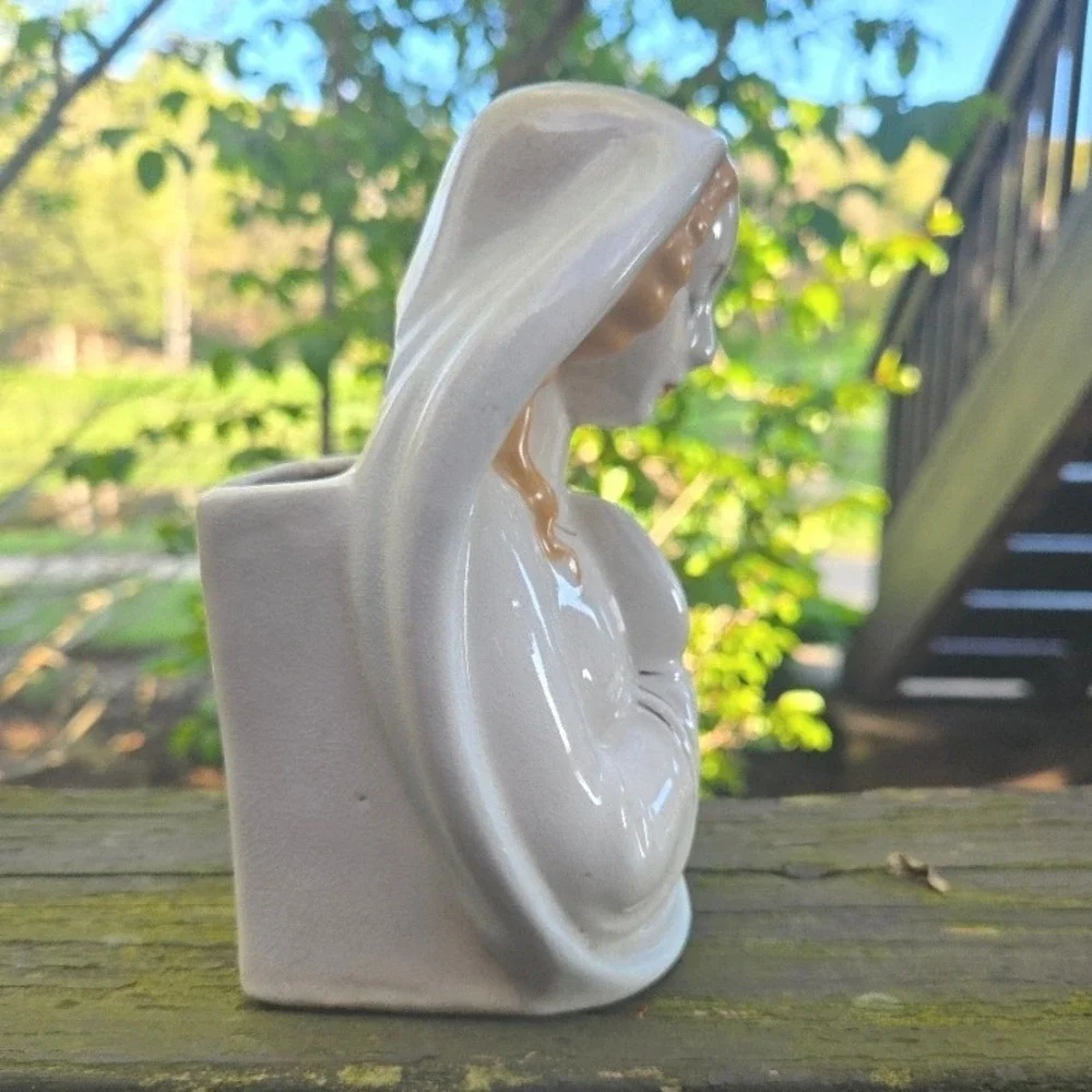 Vintage Madonna Virgin Mary Ceramic Wall Pocket Planter Gold Trim White‎ 6.5